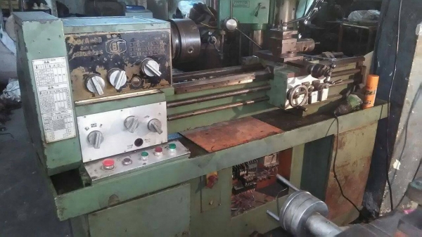 ขายกลึง5ฟุต2เพลาไฟ380เปิดหัวหมุนซ้ายขวาแบบกดปุ๋มครับสะดวกในการใช้งาน