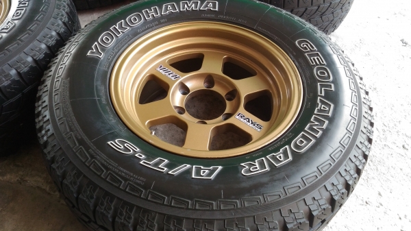 ขายล้อพร้อมยาง 265/70/16 ปี 12