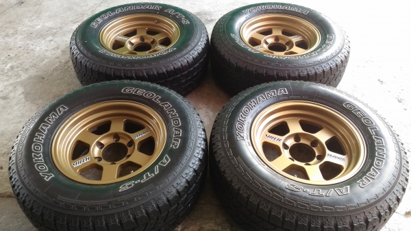 ขายล้อพร้อมยาง 265/70/16 ปี 12