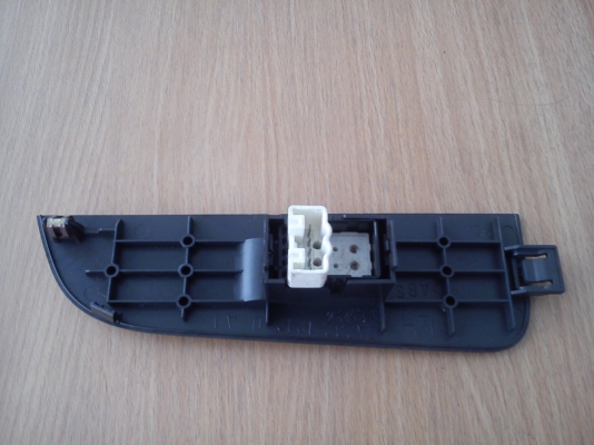 สวิทช์ กระจกประตูหน้าข้างซ้าย TOYOTA COROLLA AE110 สวิทช์ กระจกประตูหน้าข้างซ้าย TOYOTA COROLLA AE110