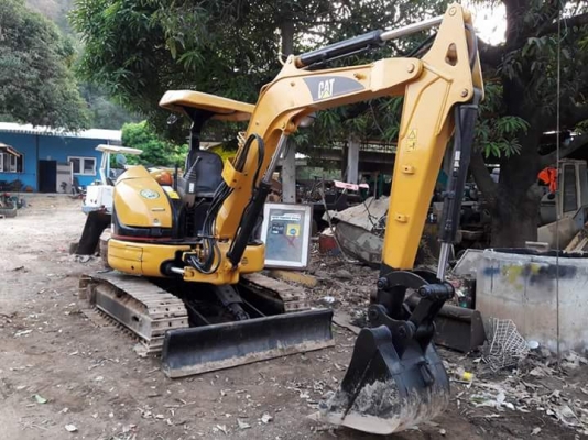 ขายรถขุด ยี่ห้อ: CATERPILLAR แบบ: 303CR รถเก่านอกแท้มีเอกสารใบอินวอย รถไม่เคยผ้านการใช้งานในไทย100\% ราคาต่อรองได้ สนใจติดต่อ: 099-907-9273 กิ๊ฟ กมลชนก