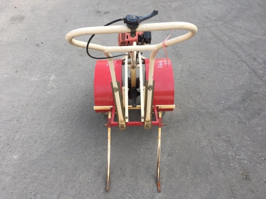 เครื่องปั่นหญ้า ยี่ห้อYoshitoku