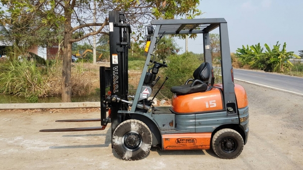 ขายด่วนรถยกTOYOTA 6FG15ยก1.5ตันเสาสูง3เมตรงาสไลย์ซ้ายขวาเคื่องโตต้า4สูบ5Kเบนซินติดแก็สได้ยางตัน4เส้นรถนอกเพิ่งนำเข้ามายังไม่เคยใช้งานในเมืองไทยเลยร