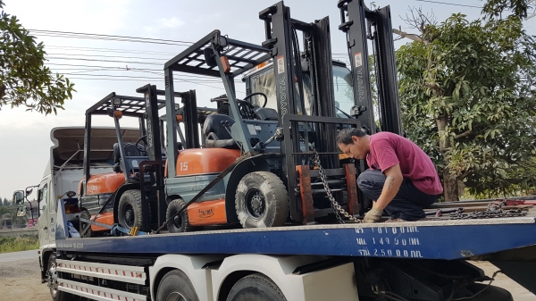 ขายด่วนรถยกTOYOTA 6FG15ยก1.5ตันเสาสูง3เมตรงาสไลย์ซ้ายขวาเคื่องโตต้า4สูบ5Kเบนซินติดแก็สได้ยางตัน4เส้นรถนอกเพิ่งนำเข้ามายังไม่เคยใช้งานในเมืองไทยเลยร