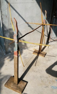 เครื่องปั่นด้ายไหมโบราณ ขนาดสูงใหญ่ สลักลวดลายพญานาคงดงามมากๆ บ้านเจ้าขุนมูลนายในอดีตจักต้องมีไว้ หายากของเก่าของเดิมๆ