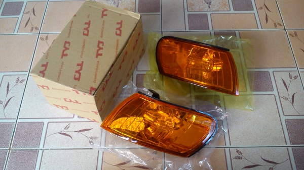 ไฟมุมสีส้ม ไฟเลียว TOYOTA COROLLA AE100 AE101