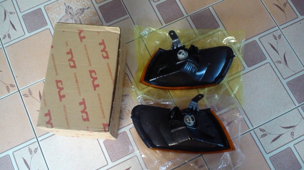 ไฟมุมสีส้ม ไฟเลียว TOYOTA COROLLA AE100 AE101