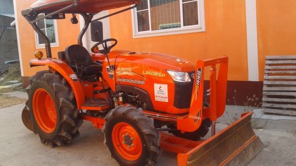 ขายด่วนครับ  สภาพใหม่ๆออกศูนย์วิ่งแค่26ชม  อุปกรณ์ดันหน้าทุกอย่างใหม่ๆทะเบียนพร้อมโอน