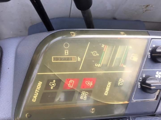 ขายรถขุด ยี่ห้อ: KOMATSU แบบ: PC40-7(หัวเก๋ง) รถเก่านอกแท้ มีเอกสารใบอินวอย รถไม่เคยผ่านการใช้งาน100\% ราคาต่อรองได้ สนใจติดต่อ: 099-907-9273 กิ๊ฟ กมลชนก