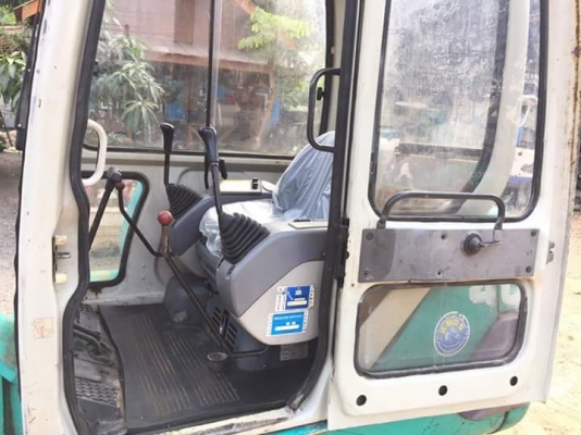 ขายรถขุด ยี่ห้อ: KOMATSU แบบ: PC40-7(หัวเก๋ง) รถเก่านอกแท้ มีเอกสารใบอินวอย รถไม่เคยผ่านการใช้งาน100\% ราคาต่อรองได้ สนใจติดต่อ: 099-907-9273 กิ๊ฟ กมลชนก