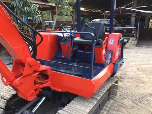 ขายรถขุด ยี่ห้อ: KUBOTA แบบ: KX-026  รถเก่านอกแท้100\% มีเอกสารใบอินวอย รถไม่เคยใช้งานในไทย100\%  รถทำสีพร้อมเก็บรั่วซึม และ เปลี่ยนระบบกรอง-น้ำมัน ทั้งหมด ราคา 330,000 บาท (หัวกระแทก+บุ้งกี๋) ราคานี้ถือว่าคุ้มมาก สนใจติดต่อ-ต่อรองราคาได้ที่   โทร: 099-907-