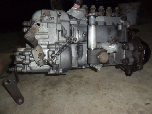 ขายปั๊มดีเซล ติดเครื่อง 6BB  พร้อมฝาหน้าเครื่อง แป๊ปหัวฉีด