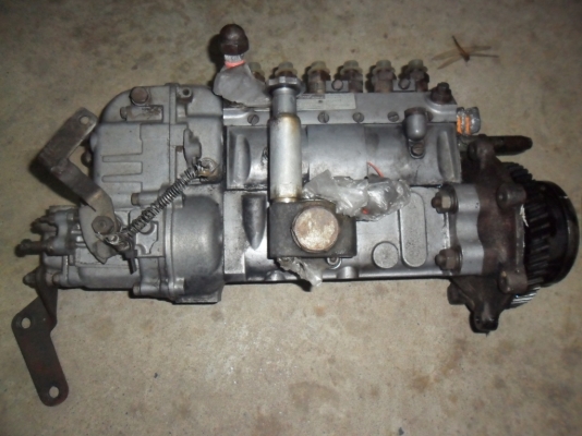 ขายปั๊มดีเซล ติดเครื่อง 6BB  พร้อมฝาหน้าเครื่อง แป๊ปหัวฉีด