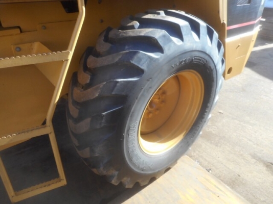 รถสวยๆครับ CAT 910G นำเข้าจากญี่ปุ่น สภาพนี้ไม่ต้องคิดนาน โทร.090-986-2521 อ๊อบ