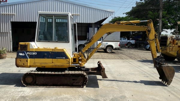 รถขุด Komatsu PC30-6 เก่าญี่ปุ่น