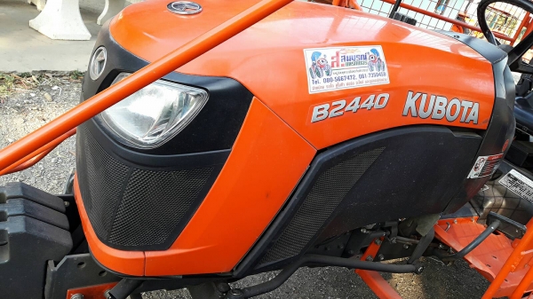 KUBOTA   B2440  พร้อมชุดโครงกันอ้อย SG247     และผานบุกเบิก