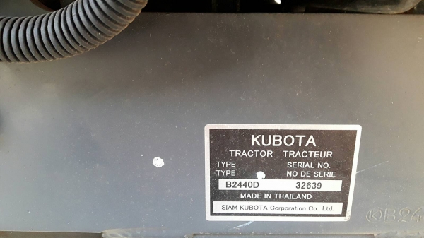 KUBOTA   B2440  พร้อมชุดโครงกันอ้อย SG247     และผานบุกเบิก