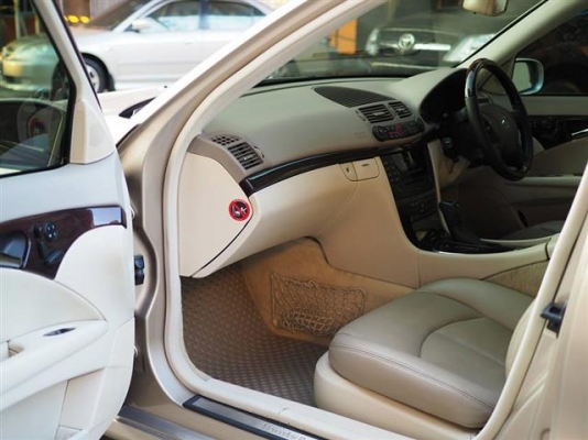 Mercedes Benz E220 CDI Classic สีน้ำตาล ปี 2005