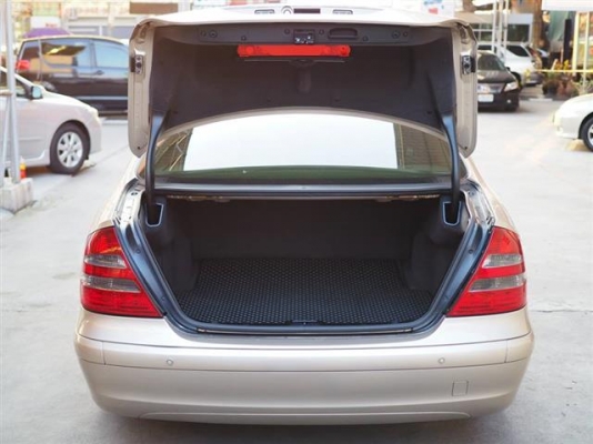 Mercedes Benz E220 CDI Classic สีน้ำตาล ปี 2005