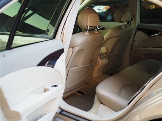 Mercedes Benz E220 CDI Classic สีน้ำตาล ปี 2005
