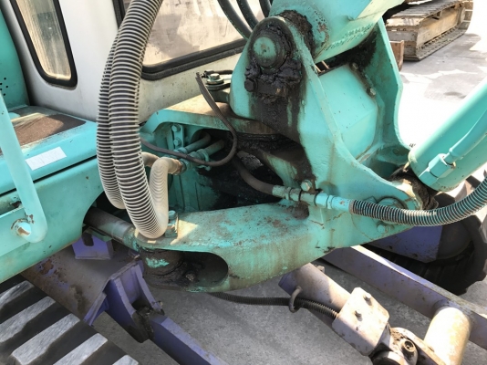 รถขุด Komatsu PC40-7E ตู้เก๋ง เครื่องดำ อาร์มเป็นหัวกระแทกได้ จากญี่ปุ่น