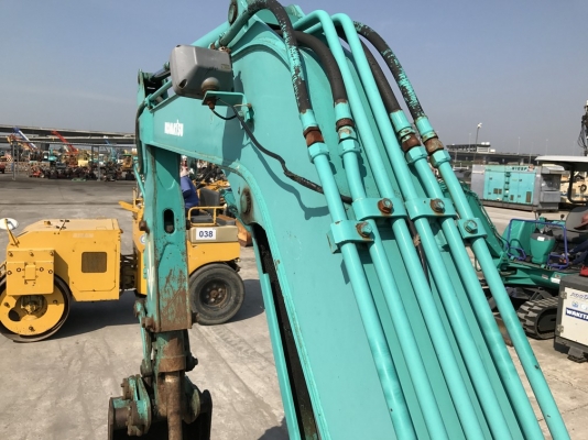 รถขุด Komatsu PC40-7E ตู้เก๋ง เครื่องดำ อาร์มเป็นหัวกระแทกได้ จากญี่ปุ่น