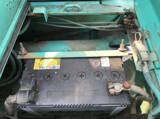 รถขุด Komatsu PC40-7E ตู้เก๋ง เครื่องดำ อาร์มเป็นหัวกระแทกได้ จากญี่ปุ่น