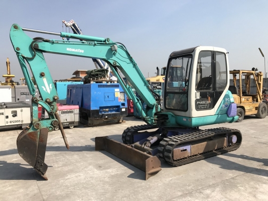 รถขุด Komatsu PC40-7E ตู้เก๋ง เครื่องดำ อาร์มเป็นหัวกระแทกได้ จากญี่ปุ่น