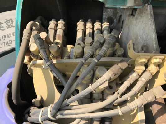 รถขุด Komatsu PC40-7E ตู้เก๋ง เครื่องดำ อาร์มเป็นหัวกระแทกได้ จากญี่ปุ่น