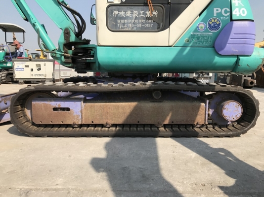 รถขุด Komatsu PC40-7E ตู้เก๋ง เครื่องดำ อาร์มเป็นหัวกระแทกได้ จากญี่ปุ่น