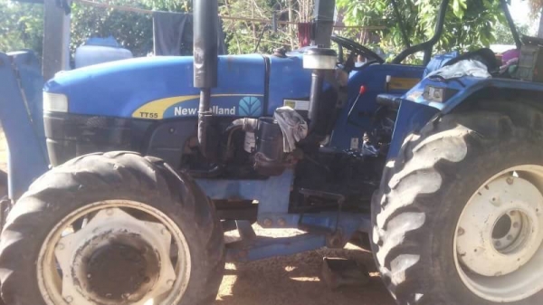 NEWHOLLAND TT55 สองเพลา 495,000 บาท  2,xxx ชม เครื่องดี เกียร์ดี (ใบมีด และ หาง 7 ) เอกสารเล่มทะเบียน