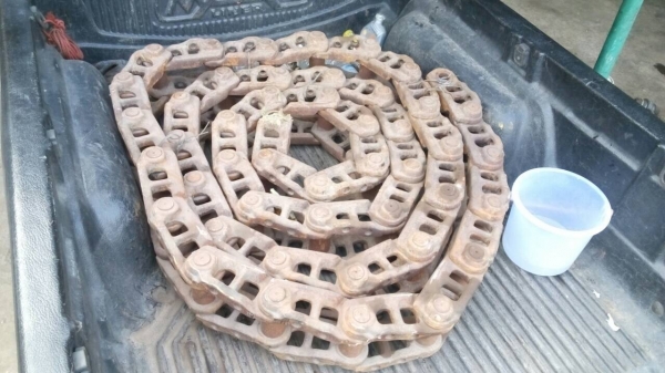 ขายโซ่ รถแมคโค CAT-320 ใส่ได้หลายรุ่น 1-2-B-D ใส่โกเบ SK-200-3-5-8 มีเส้นเดียว ขายไม่แพงครับ