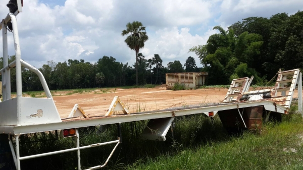 ขายหางลากรถเกี่ยว บันไดไฮโดรลิค สภาพพร้อมใช้งาน 083-9628875