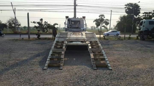 ขายหางลากรถเกี่ยว บันไดไฮโดรลิค สภาพพร้อมใช้งาน 083-9628875