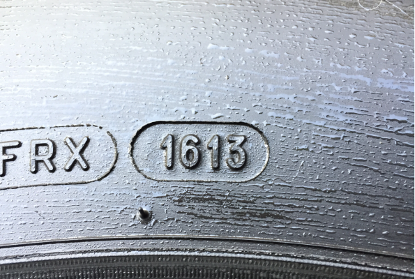 ยาง Michelin 265 70 16 ปี13 ดอกเต็ม ไม่มีปะ ราคาไม่แพง