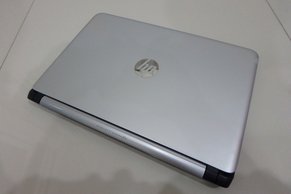 โน๊ตบุ๊ค hp Core i3-4010U Ram4G HDD500GB การ์ดจอ HD8670M มีที่ชาร์ท กระเป๋า ปกติทุกอย่าง
