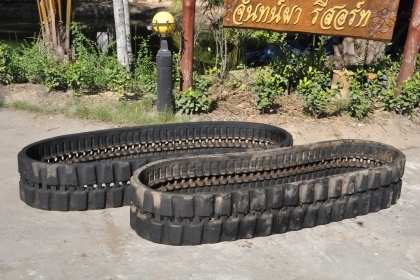 ขายแทรคยางใส่แบคโฮ KOBELCO SK30 ,AIRMAN สภาพสวยเดิมจากญี่ปุ่น หาอยู่รับรองไม่ผิดหวัง 16,500 เท่านั้น