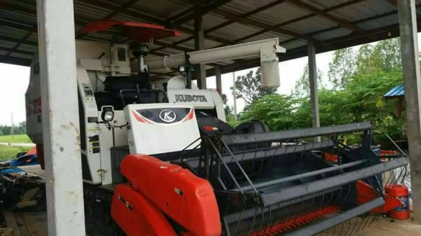 ขายรถเกี่ยวข้าว DC95GM พร้อมเทรลเลอร์ลากจูง สภาพสวยพร้อมใช้งาน ราคา590,000 สนใจโทร 090-8588220คุณนะ 093-3258446คุณบิว เว็บไซต์ส่วนตัว www.narong2truck.com www.truck.in.th/498 ID: narong498 ID: 0933258446 เพจ Facebook ณรงค์ ซื้อขายรถมือสอง กลุ่ม Facebook ณ