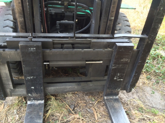 ขายฟอร์คลิฟต์ สนใจติดต่อคุณตี๋ 0819830645