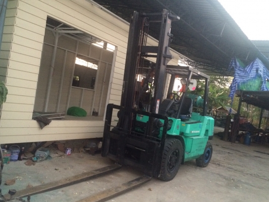 ขายฟอร์คลิฟต์ สนใจติดต่อคุณตี๋ 0819830645