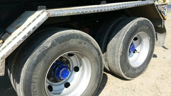 ขาย 2,680,000 ISUZU 360 ปี 57 วิ่ง 200,000 กม. แม่ลูกดั้ม(อู่ ส.สุพัตร์)แม่ยาว 6.40 ม.ลูก 3 คาน  ยาว 6.80 ม.กว้าง 2.55 นอกสูง 1.70 ม.