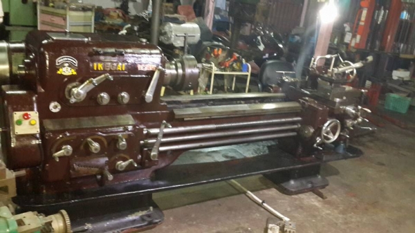 เครื่องกลึงโบราณ ขนาดยาว 9 ฟุตสภาพมากกว่า 85\% 0814583376 เอก ครับ