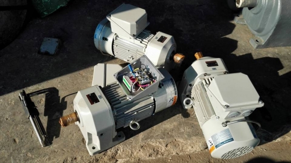 ** SOLD ** มอเตอร์เกียร์ Sumitomo 1 HP ทด 1:5 (290rpm) มีเบรค ไฟ 380V รุ่นใหม่ล่าสุดเป็นของใหม่ 100\% ไม่เคยใช้งาน