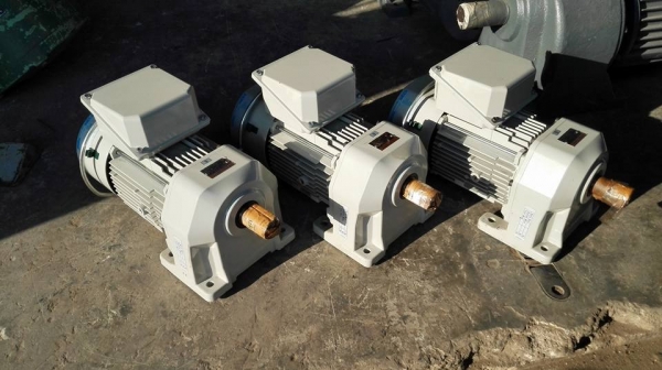 ** SOLD ** มอเตอร์เกียร์ Sumitomo 1 HP ทด 1:5 (290rpm) มีเบรค ไฟ 380V รุ่นใหม่ล่าสุดเป็นของใหม่ 100\% ไม่เคยใช้งาน