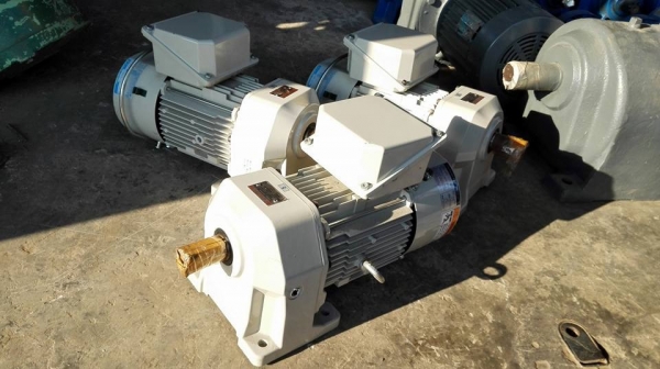 ** SOLD ** มอเตอร์เกียร์ Sumitomo 1 HP ทด 1:5 (290rpm) มีเบรค ไฟ 380V รุ่นใหม่ล่าสุดเป็นของใหม่ 100\% ไม่เคยใช้งาน