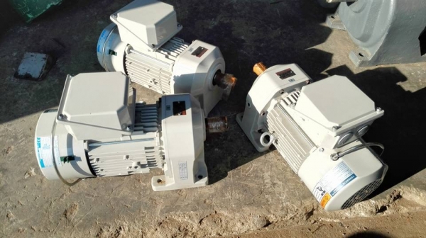 ** SOLD ** มอเตอร์เกียร์ Sumitomo 1 HP ทด 1:5 (290rpm) มีเบรค ไฟ 380V รุ่นใหม่ล่าสุดเป็นของใหม่ 100\% ไม่เคยใช้งาน