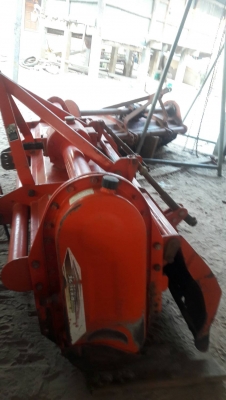 รถไถ 47 แรงอุปกร  3  อย่าง โลตารี ยีห้อตราช้าง   รถปี 54    ช.ม 2400 นิดฯฯ  พร้อมลุยงาน ราคาเบา ฯ   380000 บาท ทะเบียนพร้อม   วันทูคอล 098 668-3479 dtac  094 283-9369  สิทธิ์ คับ