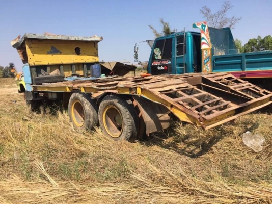 ขายเหมา 2 คัน ราคา 495,000 บาท  KOMATSU PC120-5 และ เทเลอร ISUZU หัวยาว 1 เพลา ไม่มีเล่มทะเบียน