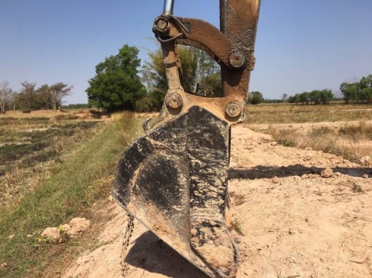 ขายเหมา 2 คัน ราคา 495,000 บาท  KOMATSU PC120-5 และ เทเลอร ISUZU หัวยาว 1 เพลา ไม่มีเล่มทะเบียน