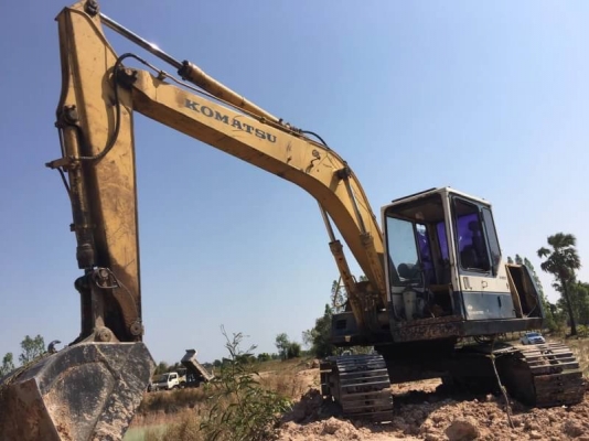 ขายเหมา 2 คัน ราคา 495,000 บาท  KOMATSU PC120-5 และ เทเลอร ISUZU หัวยาว 1 เพลา ไม่มีเล่มทะเบียน